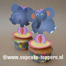 Afbeelding van de cupcake topper Olifant op bal