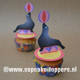 Afbeelding van de cupcake topper Zeehond met bal